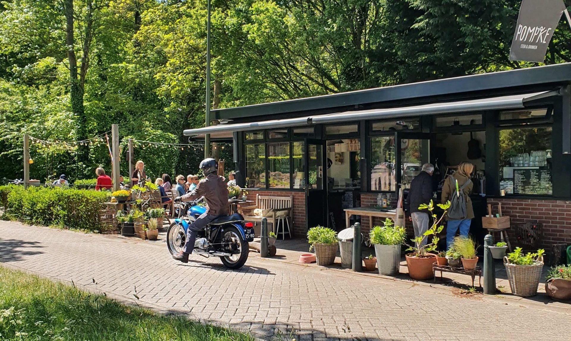 Pompke den haag koffie to go croissant cake taartjes scheveningse bos