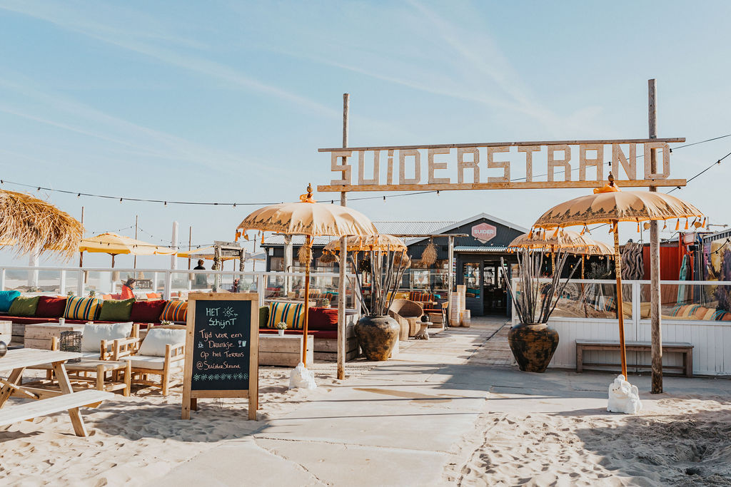 Suiderstrand den haag strandtent borrelen zee