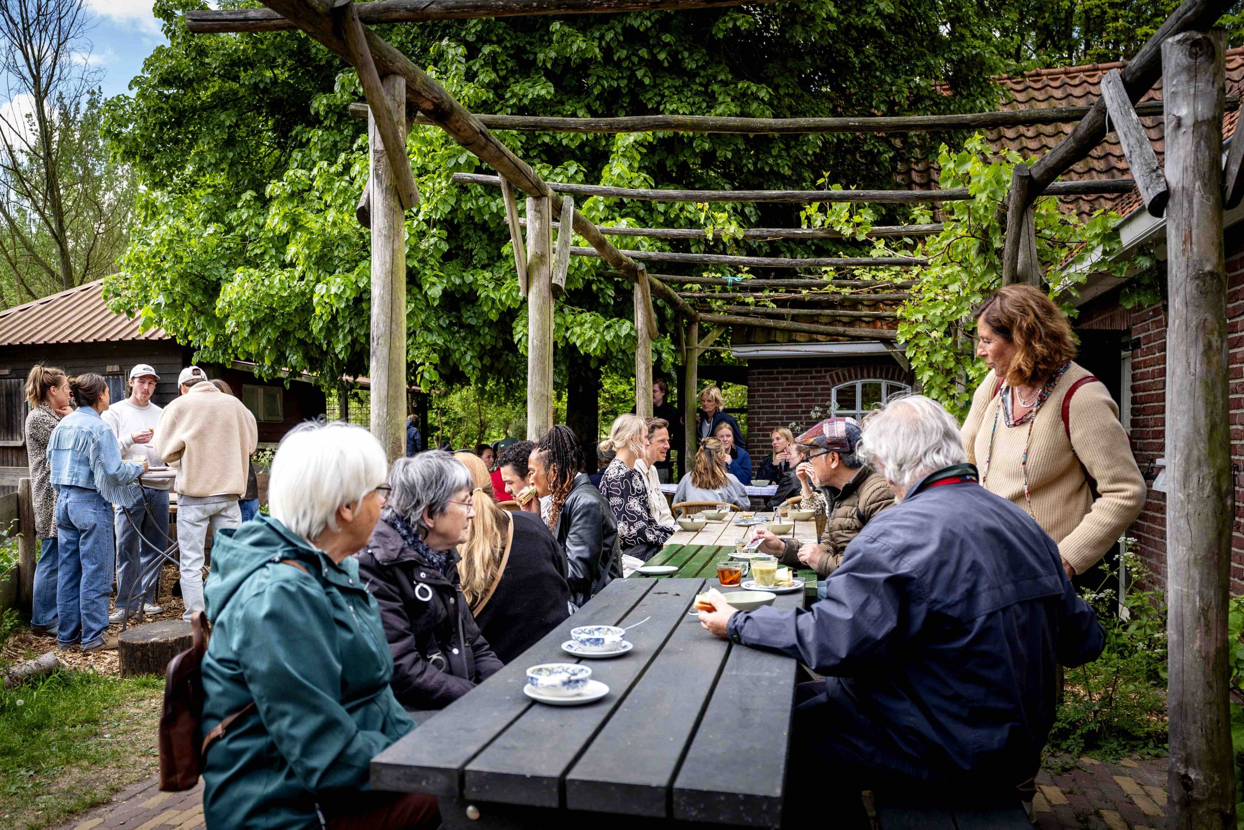 Het restaurant van Pluk boerderij Den Haag koffie